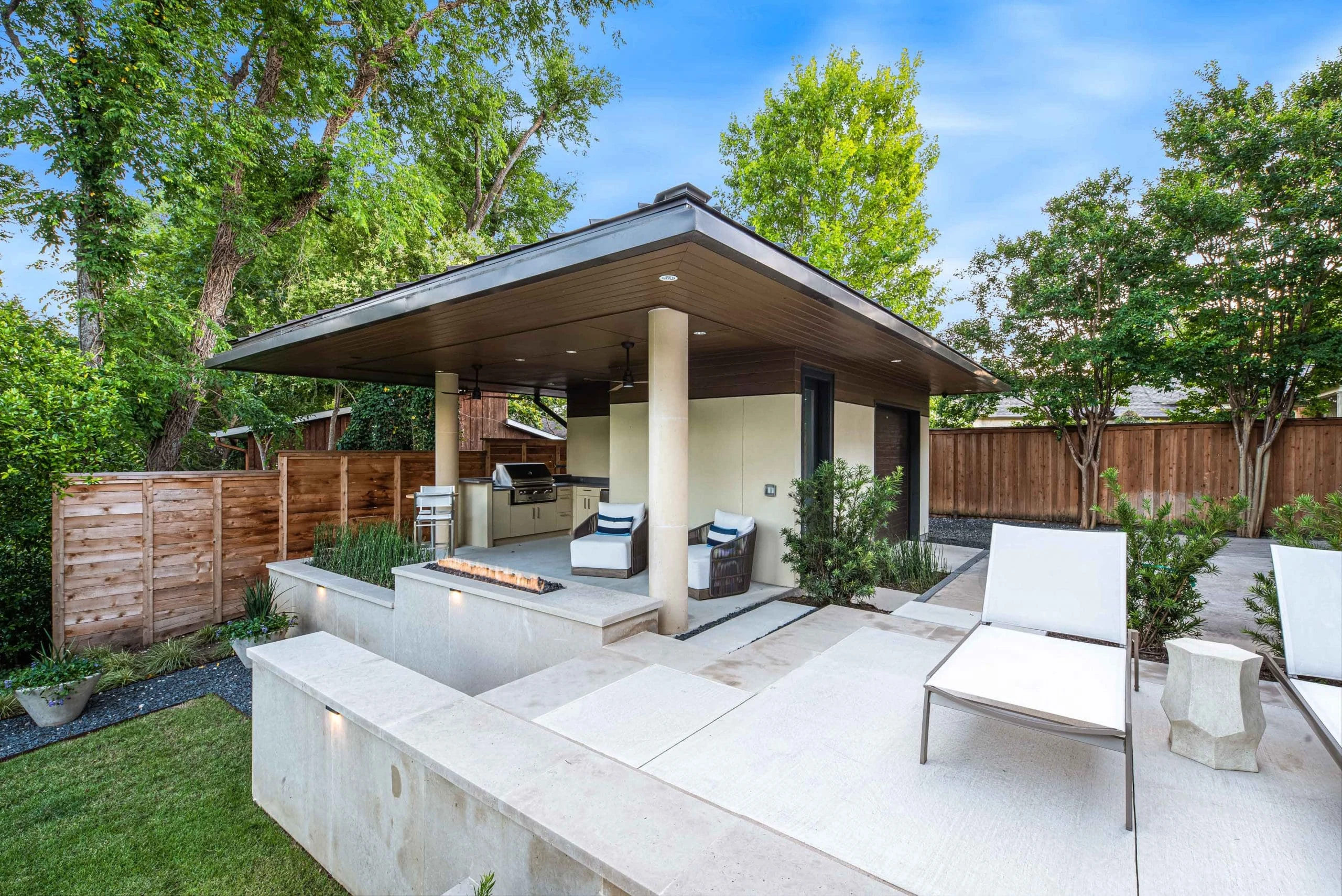 Why Louvered Pergolas Are Becoming the Standard in Northeast Atlanta Backyards