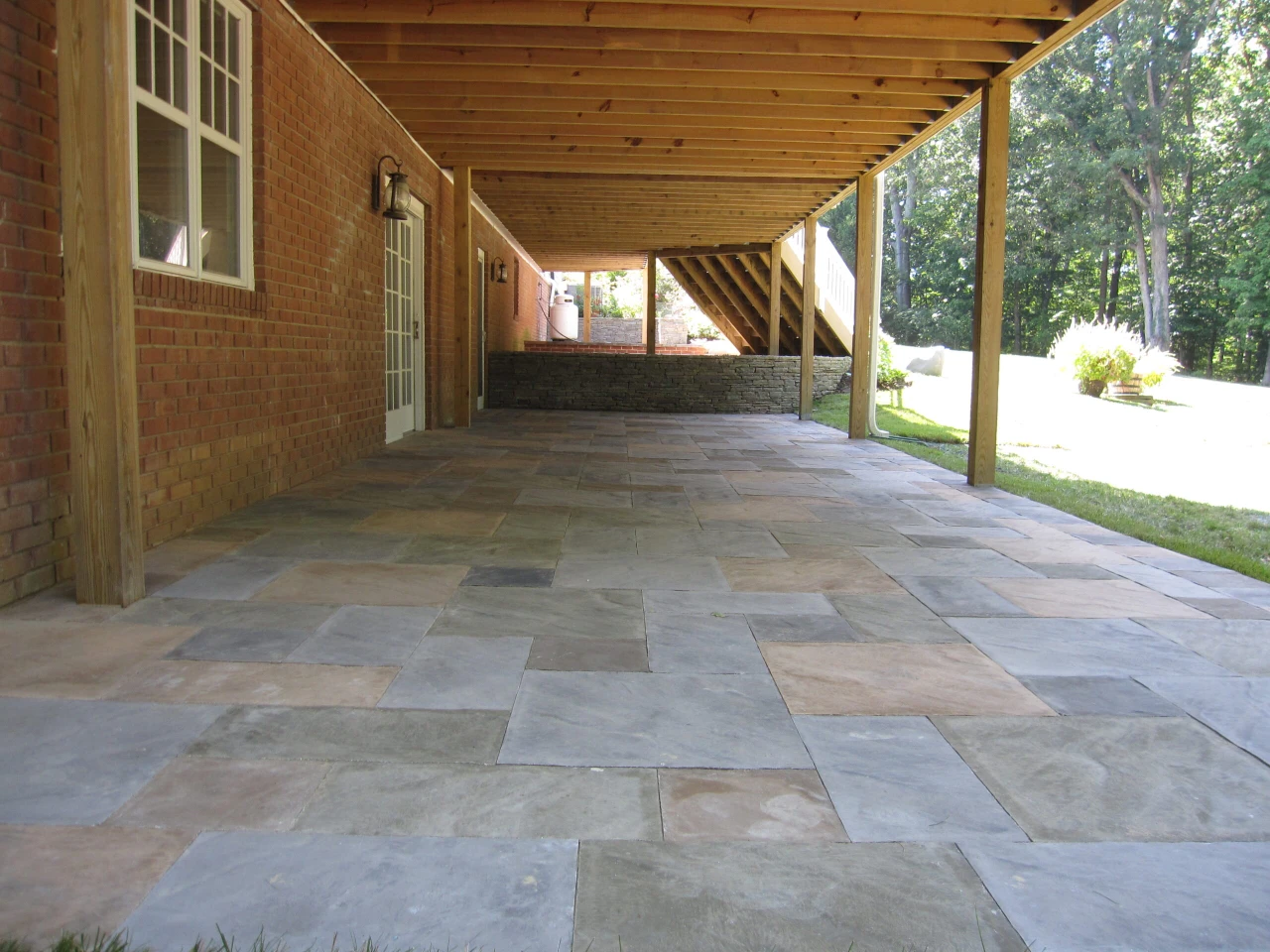 Georgia patio with heat-appropriate materials by Timberstone