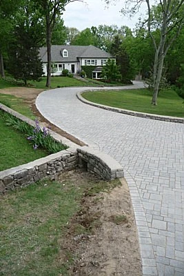 Why Lilburn GA Homeowners Are Replacing Concrete Driveways With Pavers
